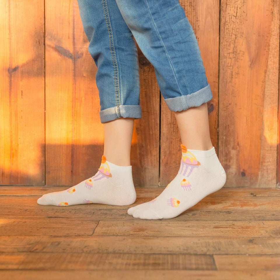 Sweet Cupcake Women's Low Cut Socks - White / Women's Shoe Size 5-10 - UPKIWI
